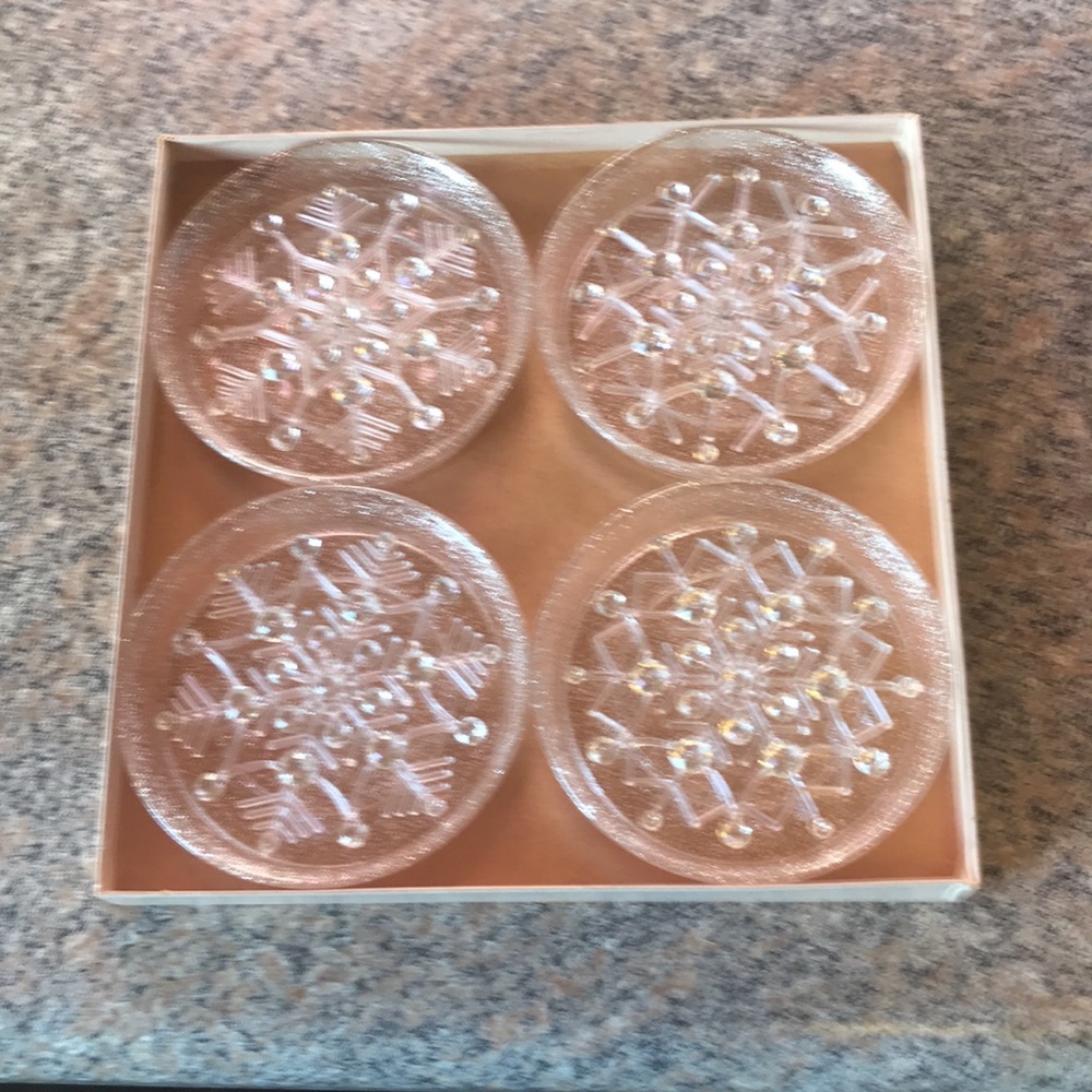 Vintage Couroc Snowflake Clear Glittered Plastic Coasters. NIB Set of 4